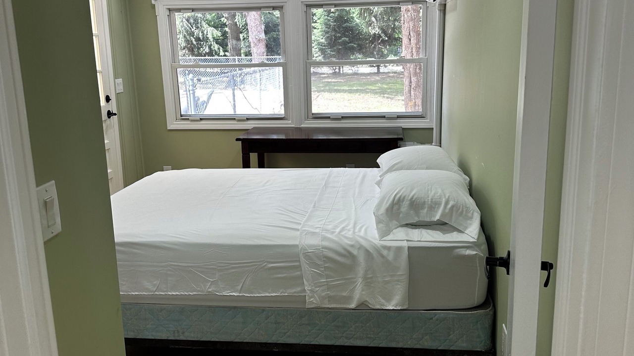 Photo of Bedroom in Muttontown