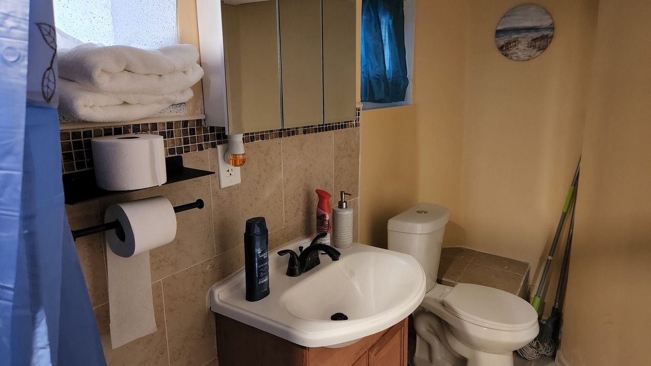 Photo of Bathroom in Weequahic