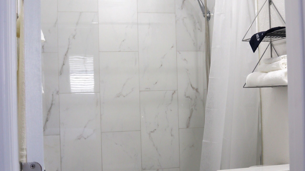 Photo of Bathroom in Lakeview Village