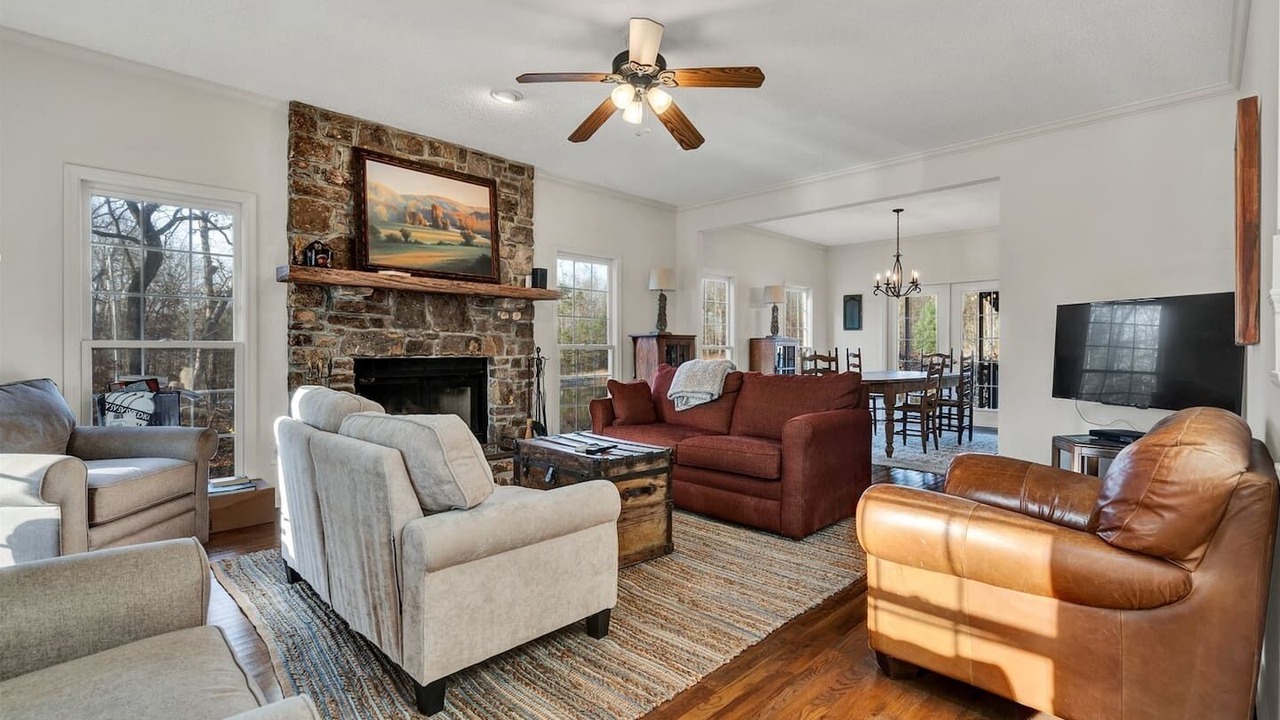 Photo of Livingroom in Sewanee