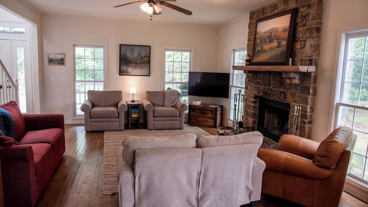 Photo of Livingroom in Sewanee