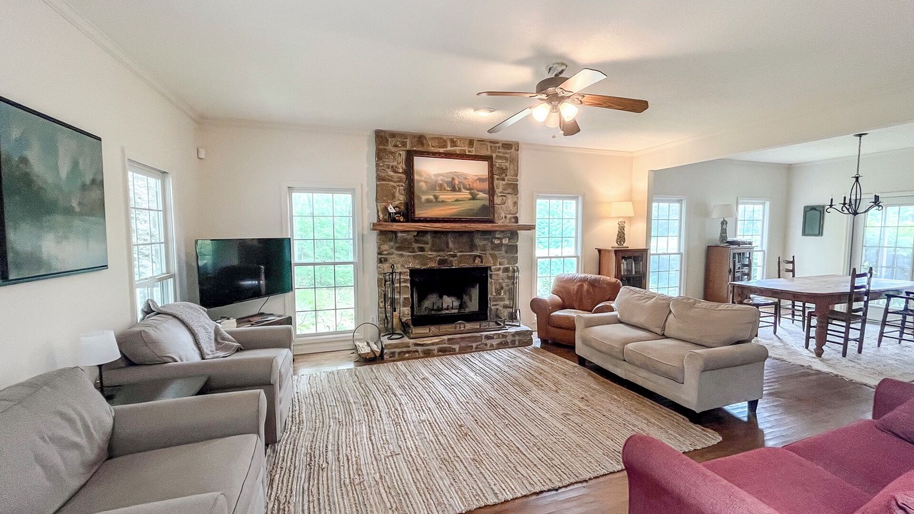 Photo of Livingroom in Sewanee