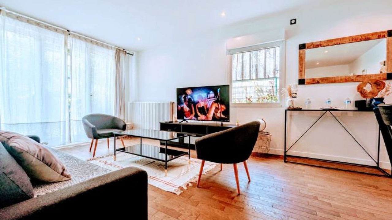 Photo of Livingroom in Clamart