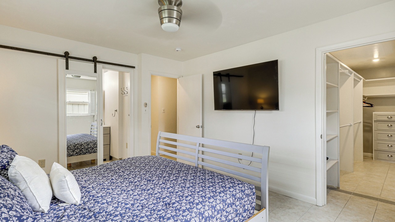 Photo of Bedroom in Coliseum Central