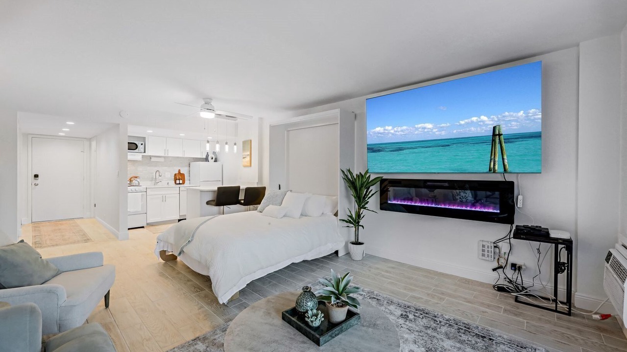 Photo of Bedroom in Vanderbilt Beach
