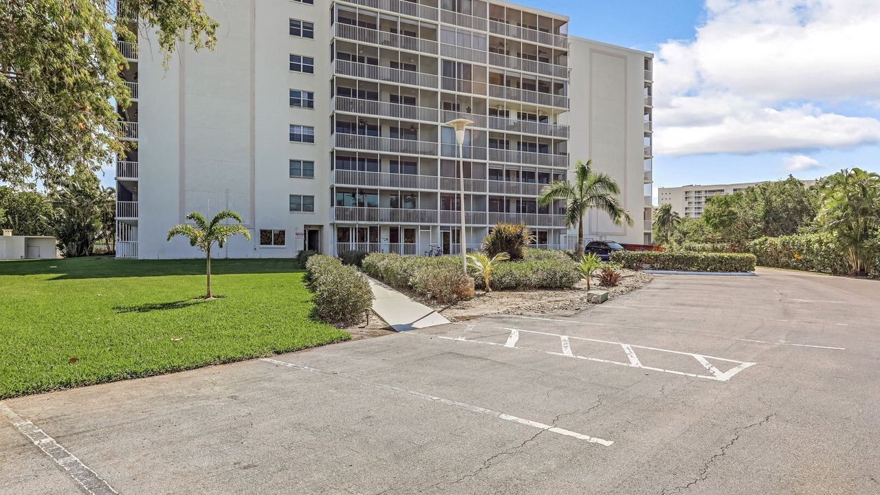 Photo of Outdoor in Vanderbilt Beach