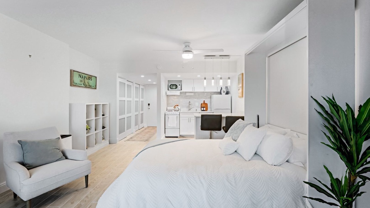 Photo of Bedroom in Vanderbilt Beach