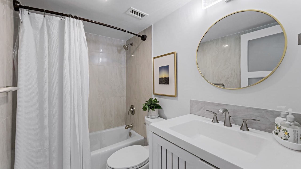 Photo of Bathroom in Vanderbilt Beach