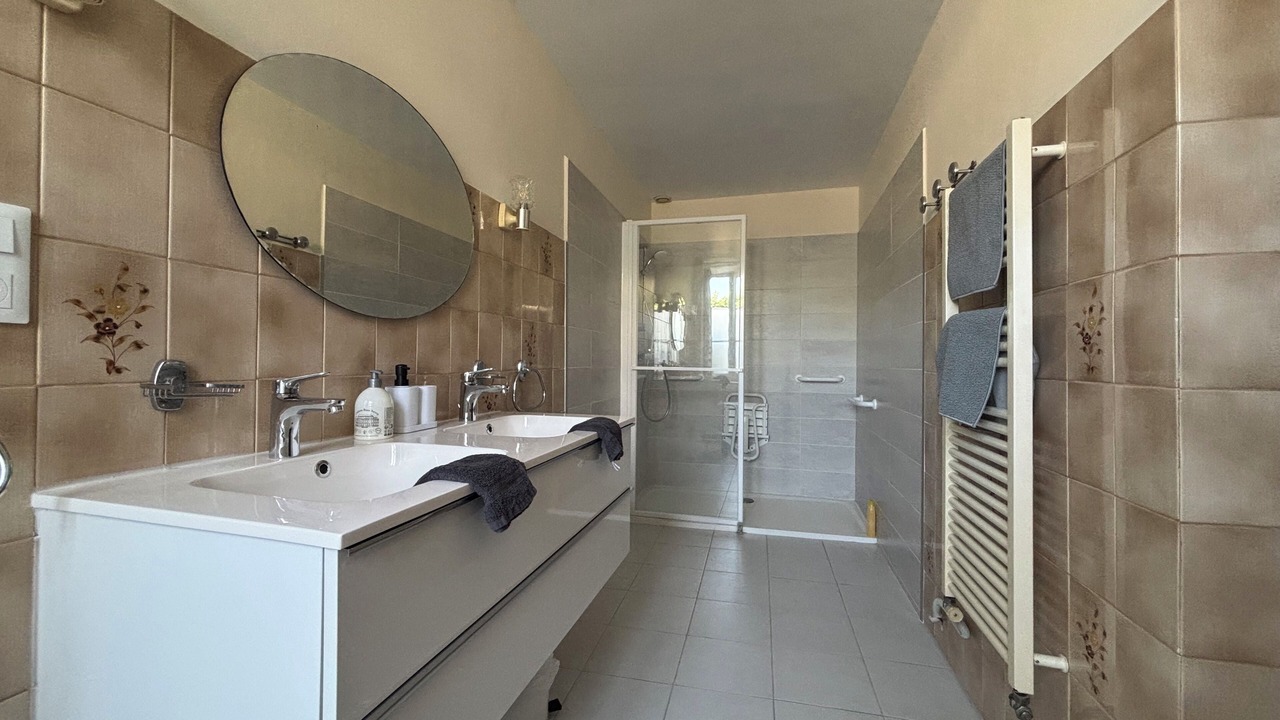 Photo of Bathroom in Le Molay-Littry