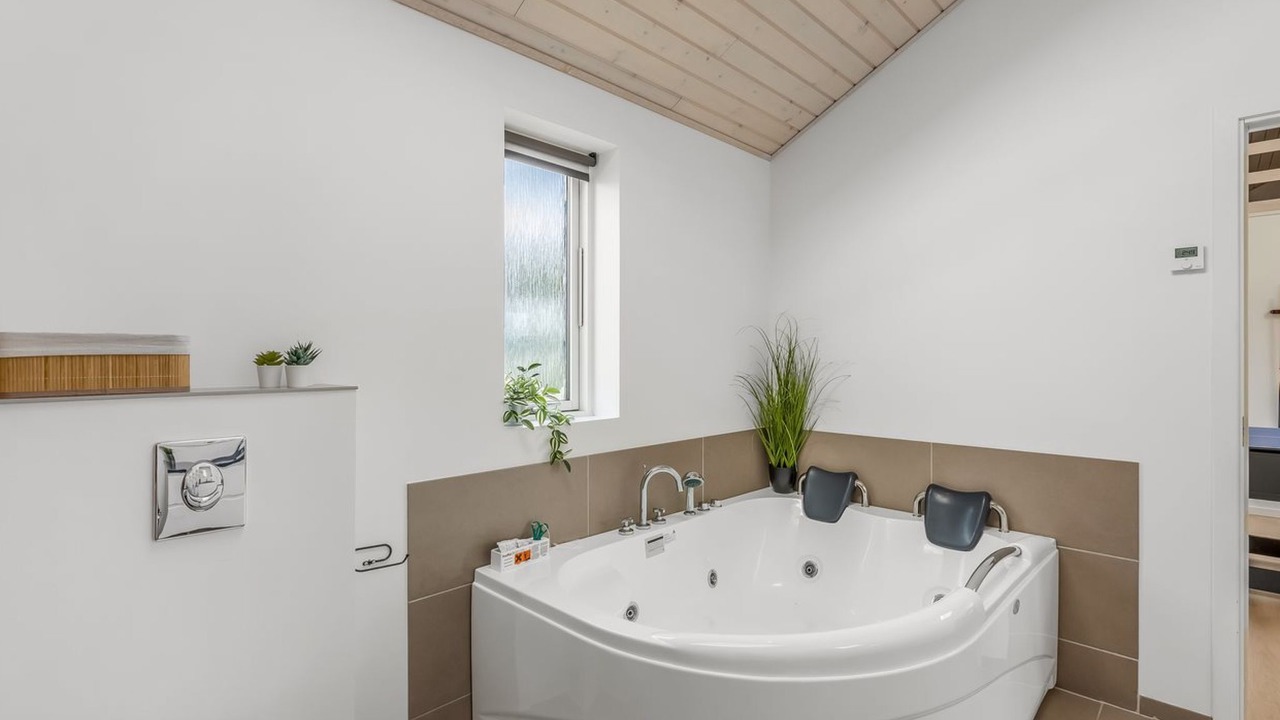 Photo of Bathroom in Hou