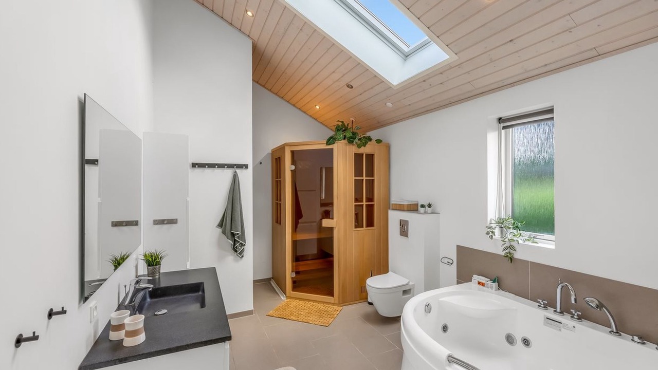 Photo of Bathroom in Hou
