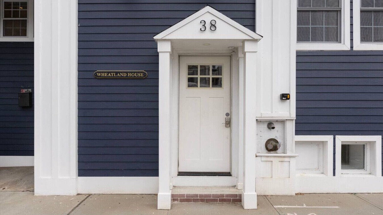 Photo of Outdoor in Off Broadway