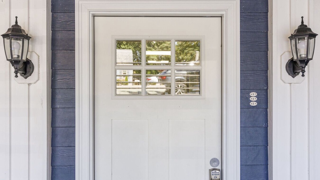 Photo of Outdoor in Off Broadway