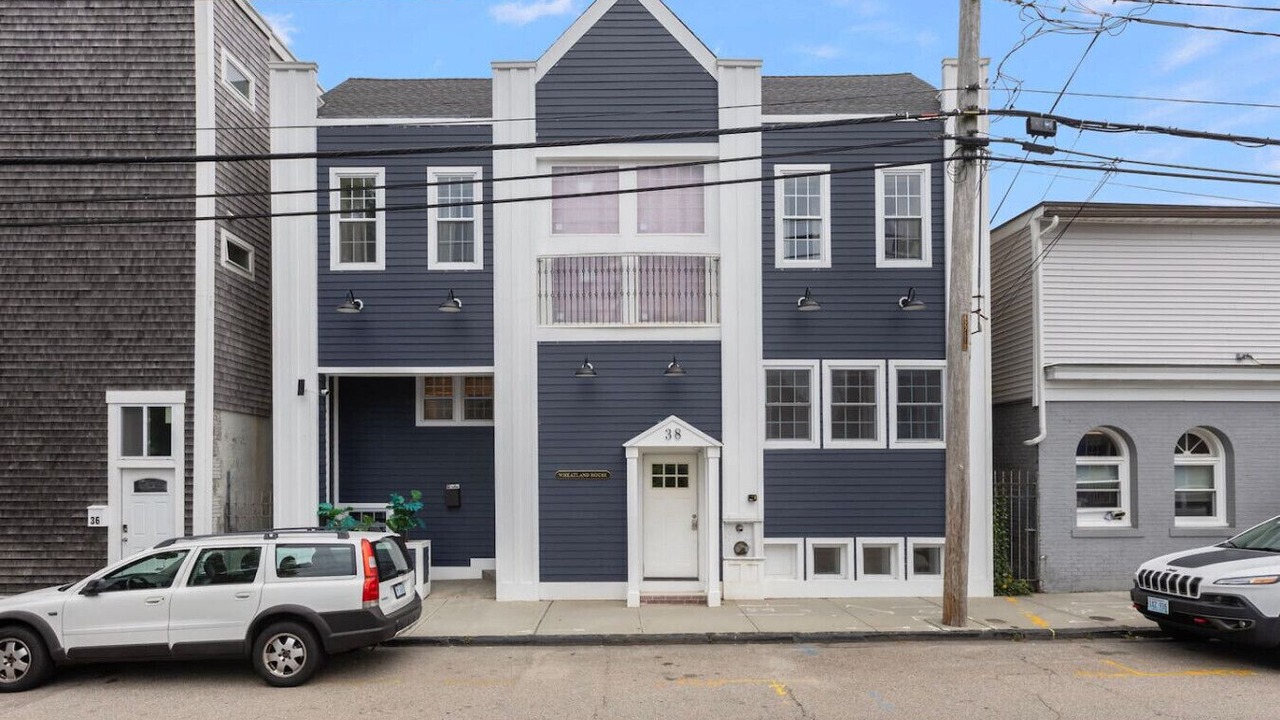 Photo of Outdoor in Off Broadway