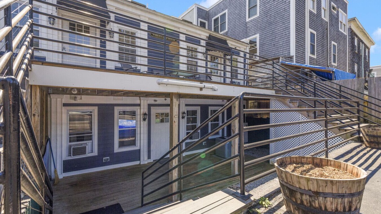 Photo of Outdoor in Off Broadway