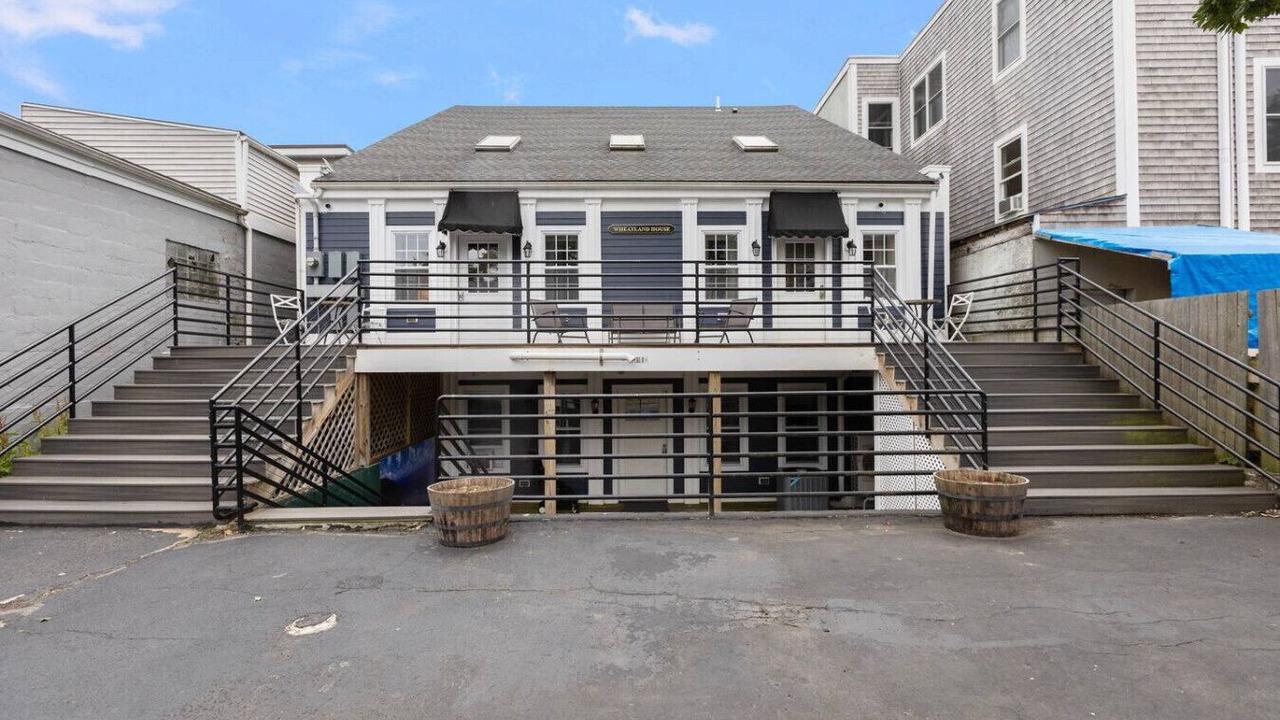 Photo of Outdoor in Off Broadway