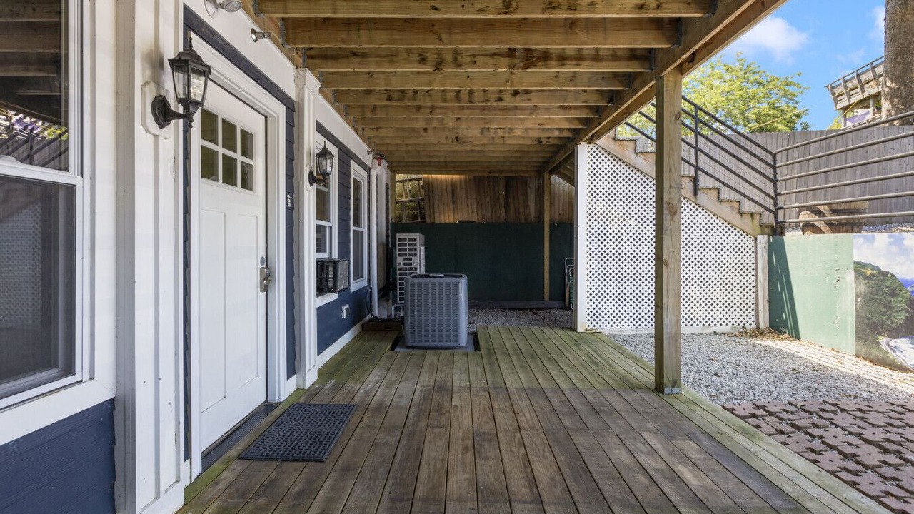 Photo of Outdoor in Off Broadway