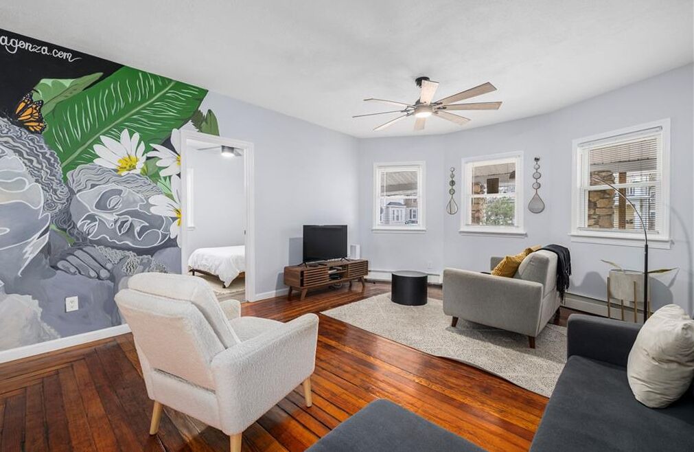 Photo of Livingroom in Elmhurst