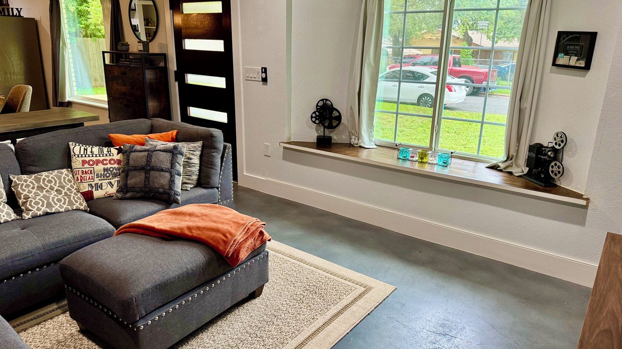 Photo of Livingroom in Georgian Acres