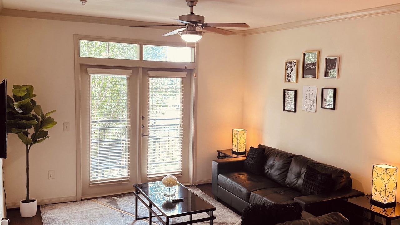 Photo of Livingroom in South Main