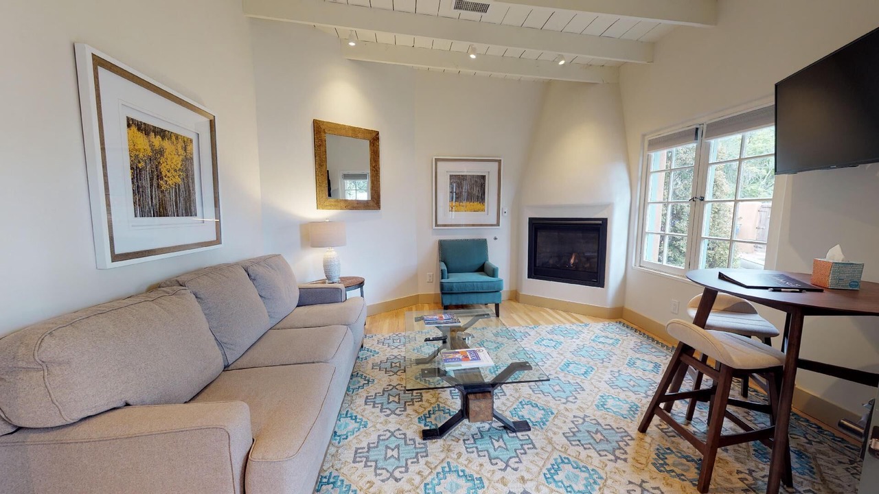 Photo of Livingroom in Historic Eastside