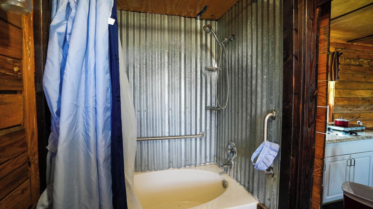 Photo of Bathroom in Plantersville
