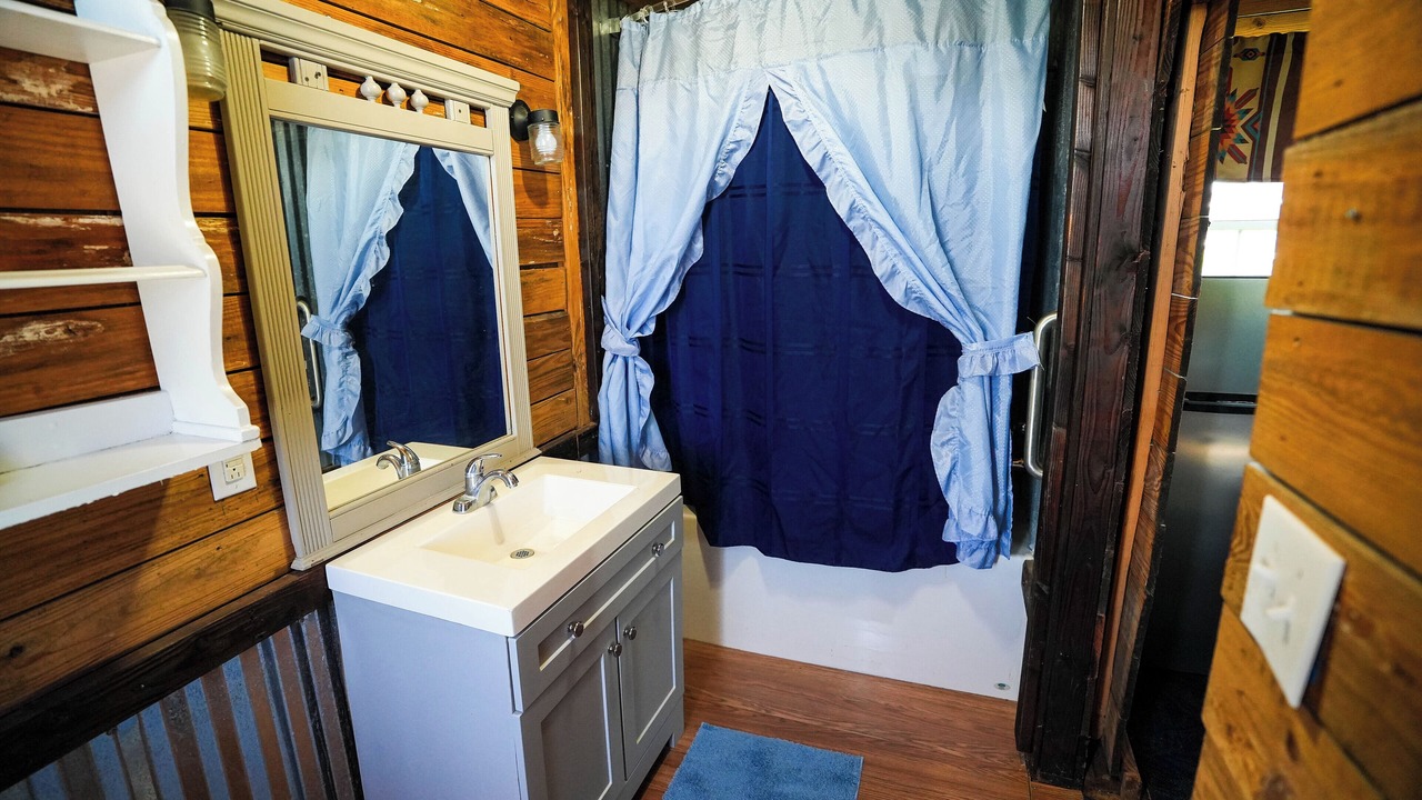 Photo of Bathroom in Plantersville