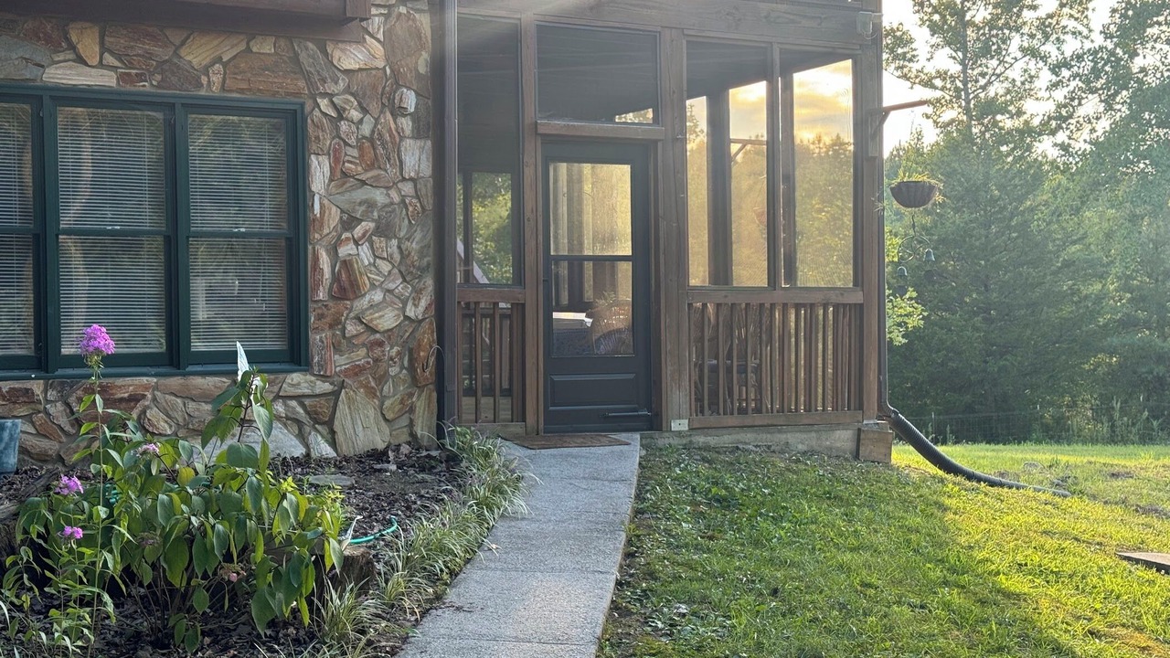 Photo of Outdoor in Esom Hill