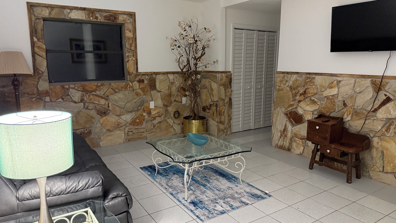 Photo of Livingroom in Old Homosassa