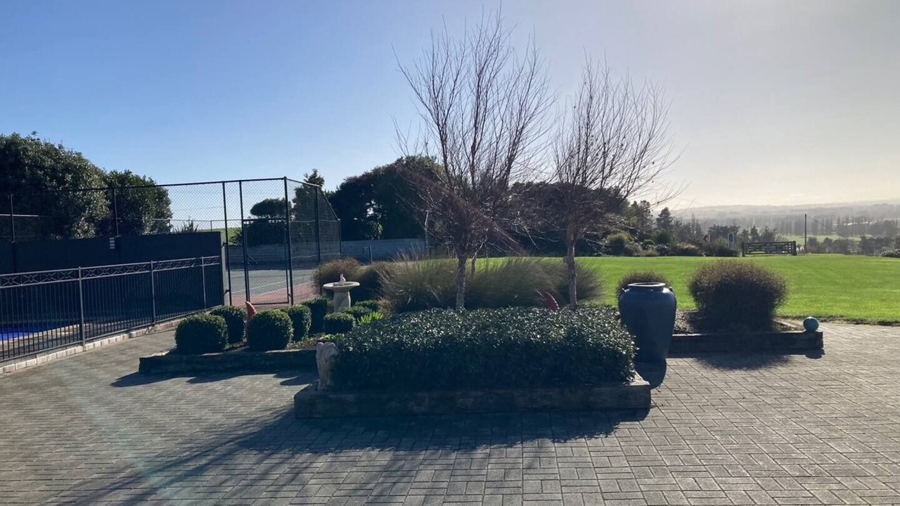 Photo of Outdoor in Bulls