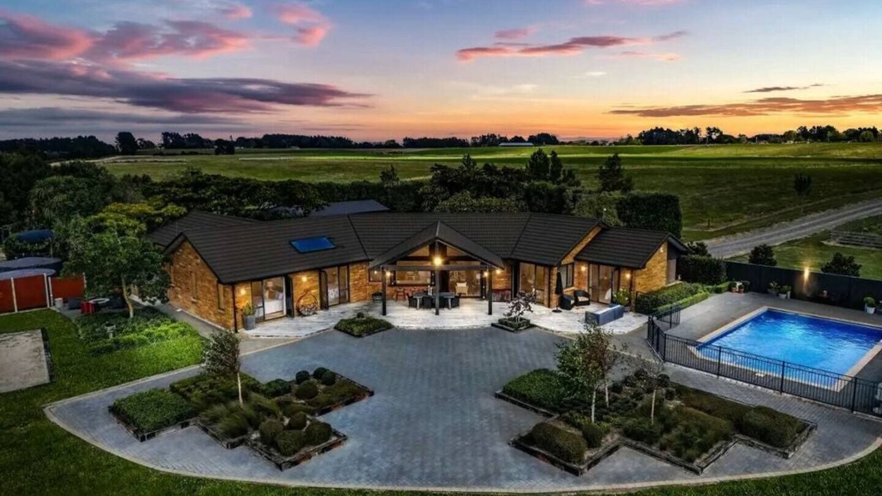 Photo of Outdoor in Bulls