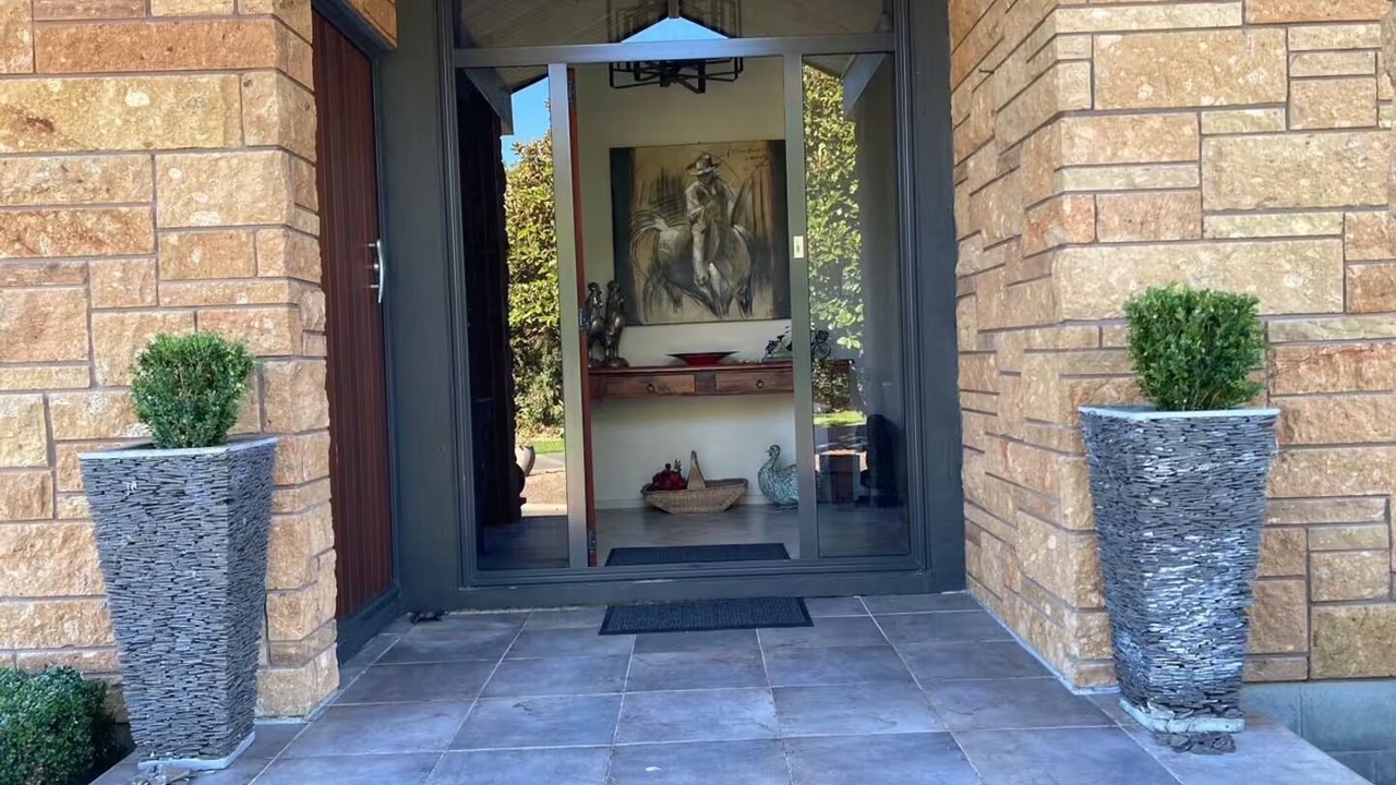 Photo of Outdoor in Bulls