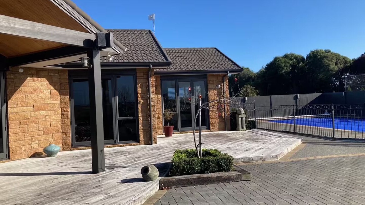 Photo of Outdoor in Bulls