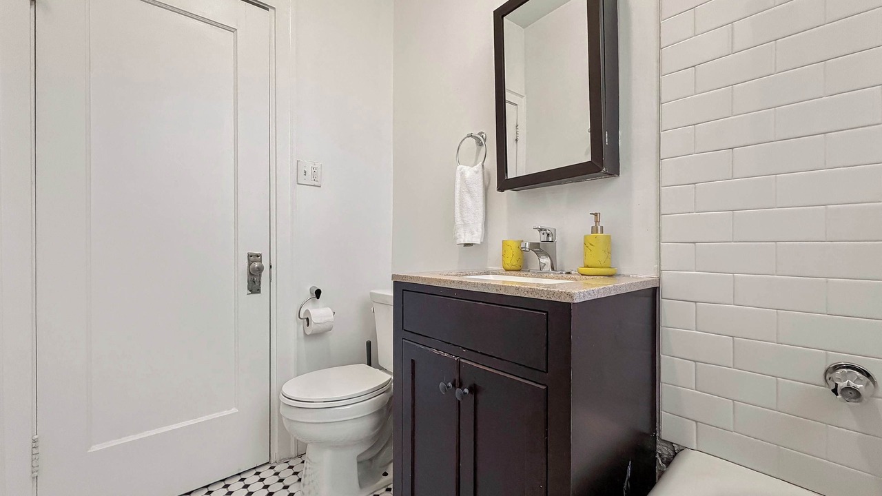 Photo of Bathroom in Rogers Park