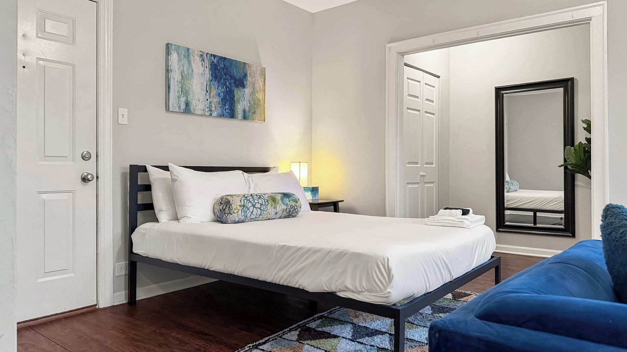 Photo of Bedroom in Rogers Park