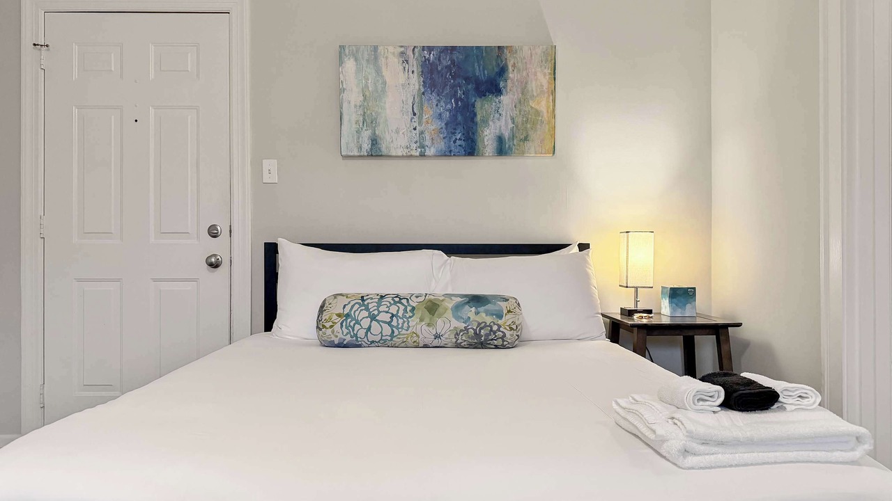 Photo of Bedroom in Rogers Park