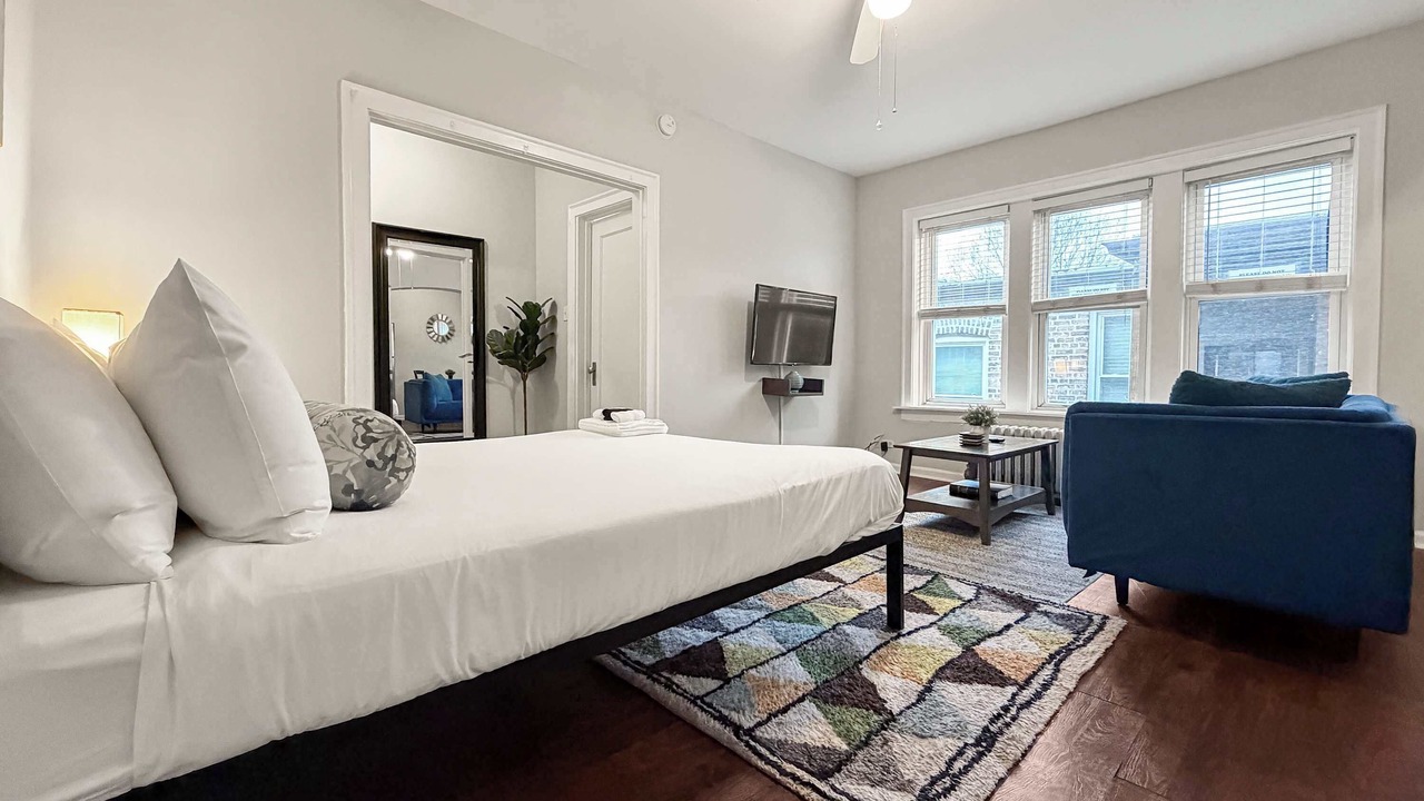 Photo of Bedroom in Rogers Park
