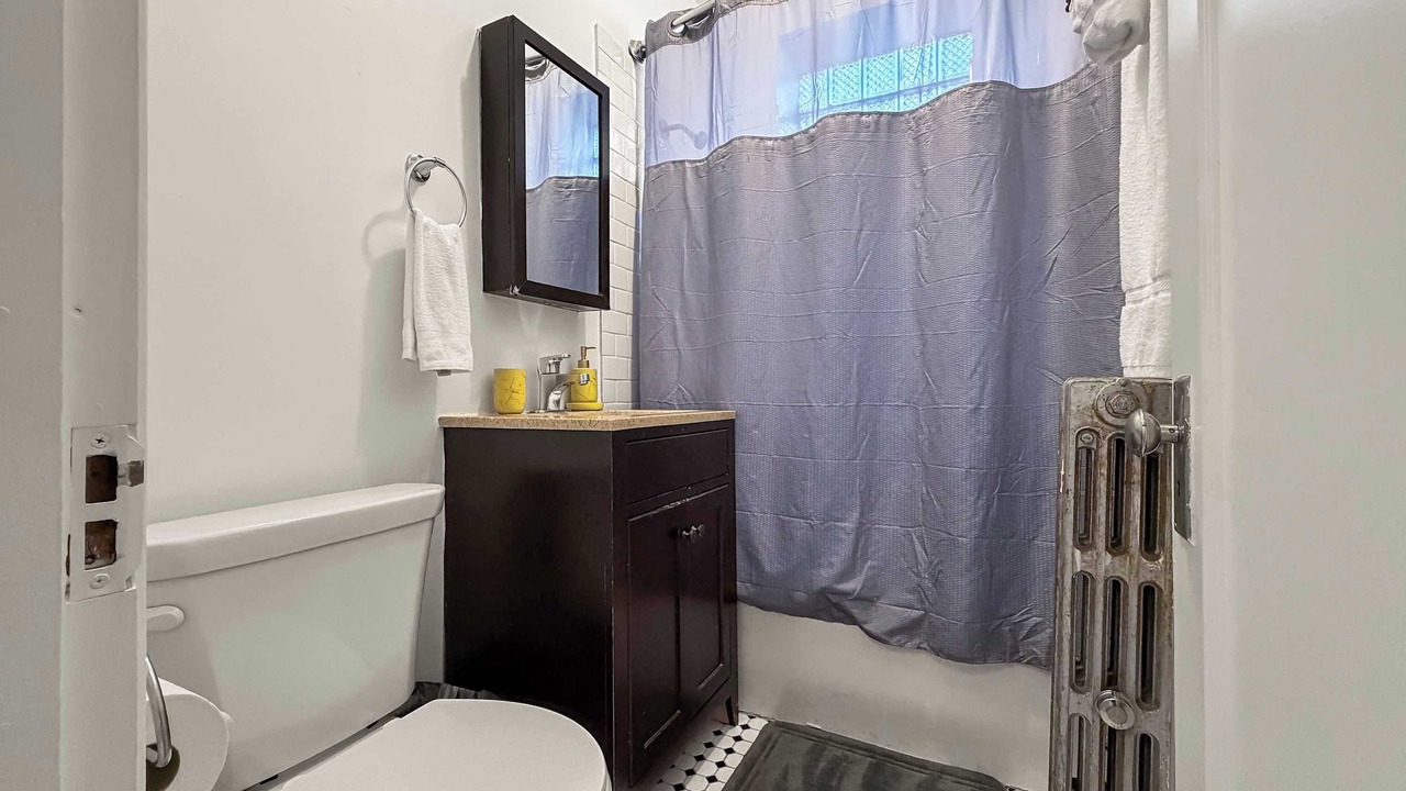 Photo of Bathroom in Rogers Park