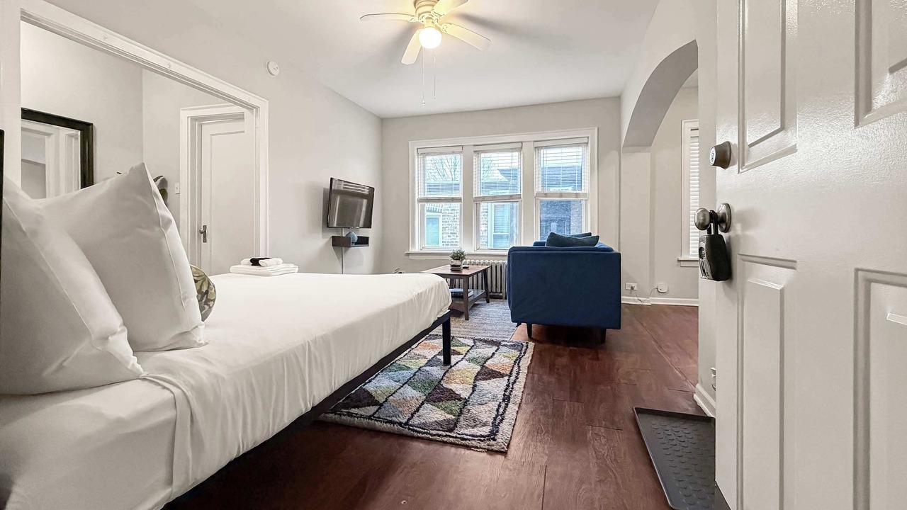 Photo of Bedroom in Rogers Park