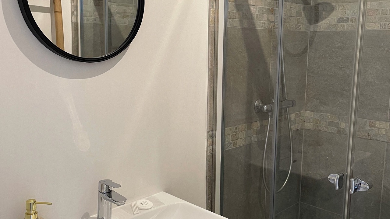 Photo of Bathroom in Royallieu Village