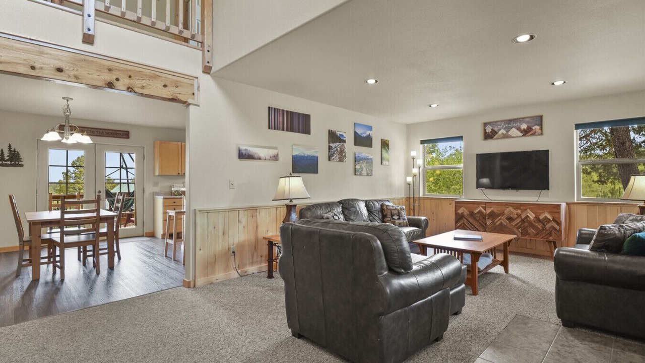 Photo of Livingroom in Divide