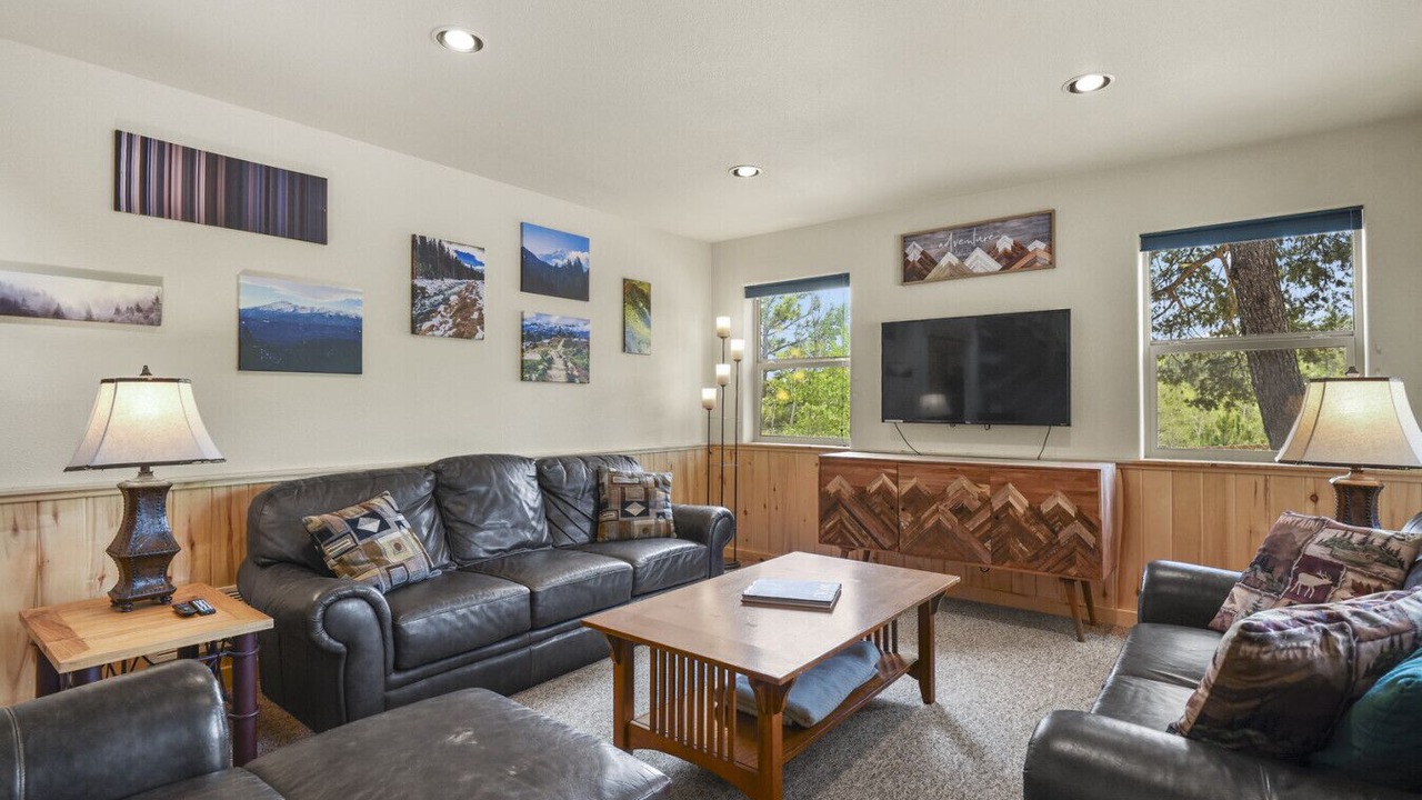 Photo of Livingroom in Divide