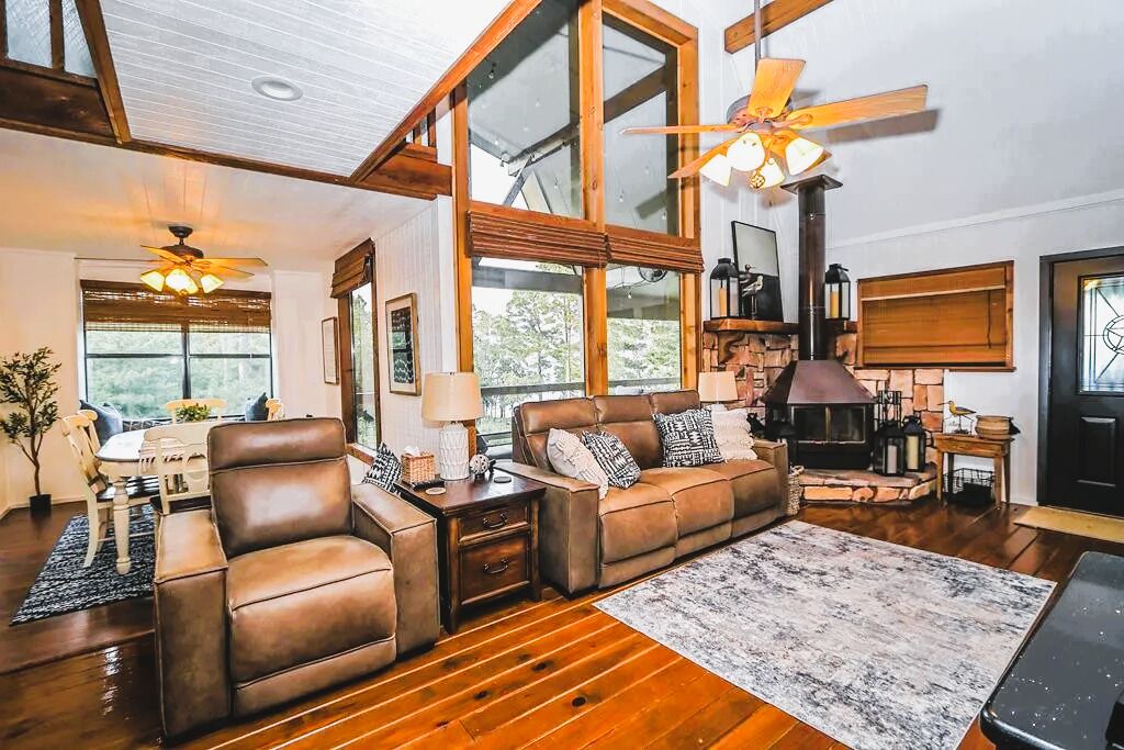 Photo of Livingroom in Jasper