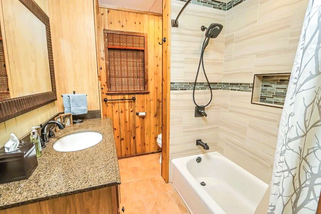Photo of Bathroom in Jasper