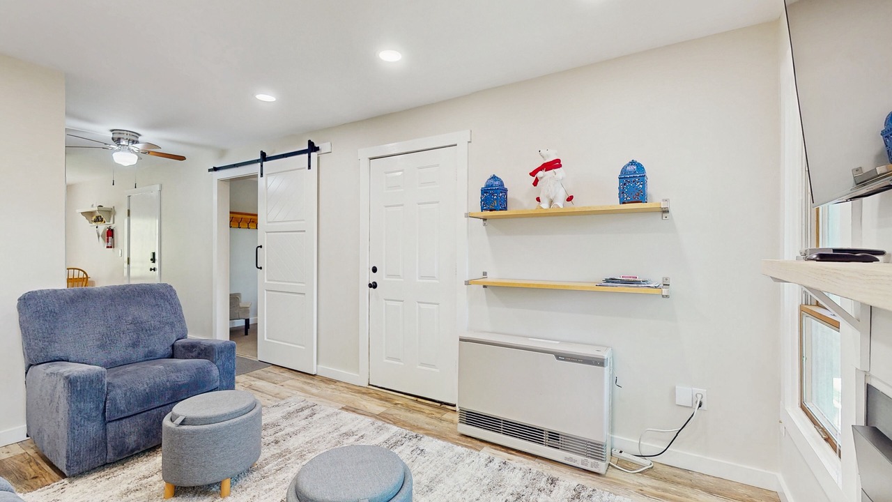 Photo of Livingroom in Warren