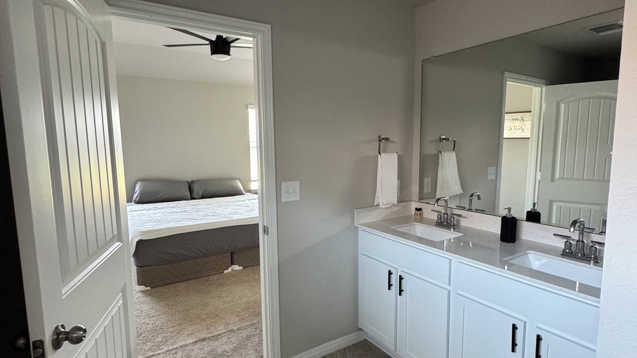 Photo of Bedroom in Manor