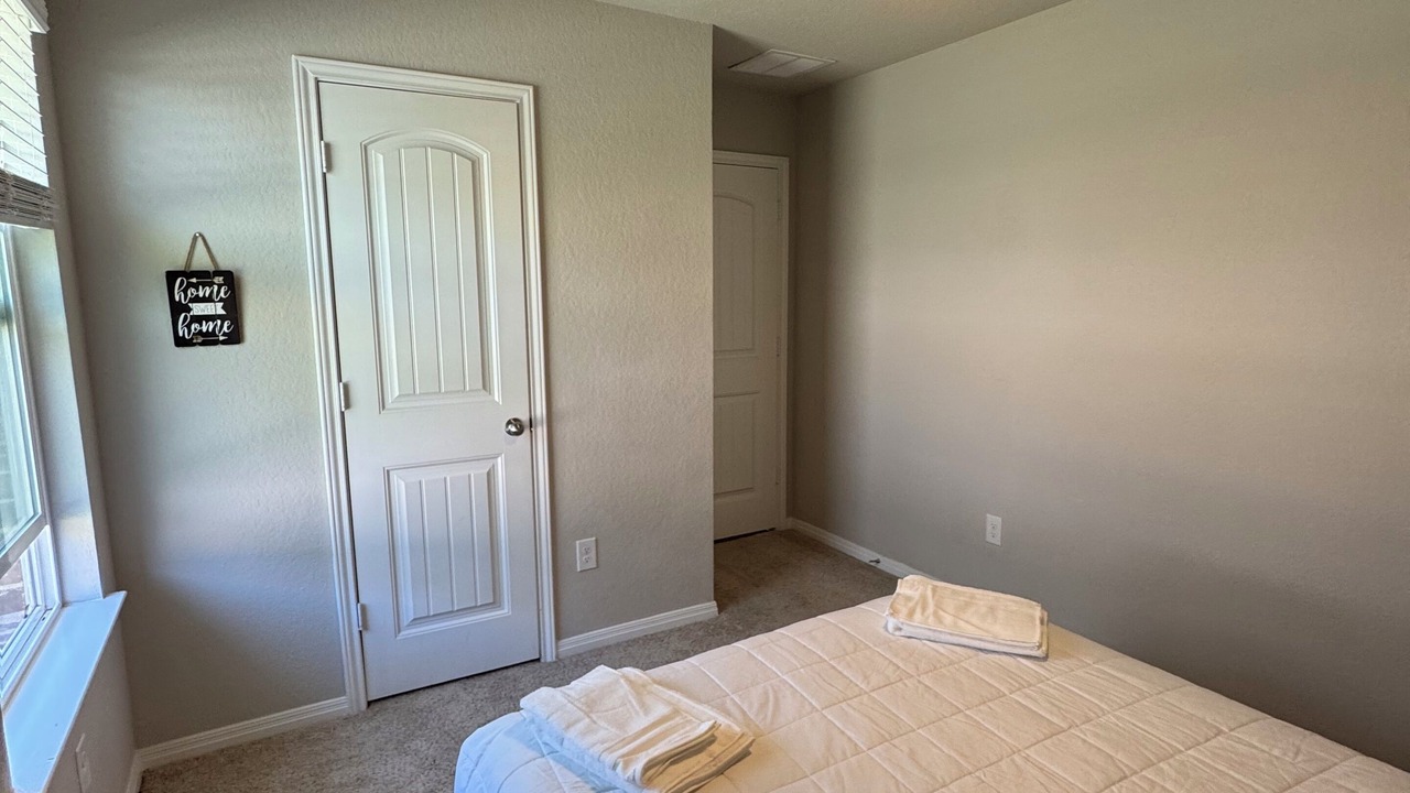 Photo of Bedroom in Manor