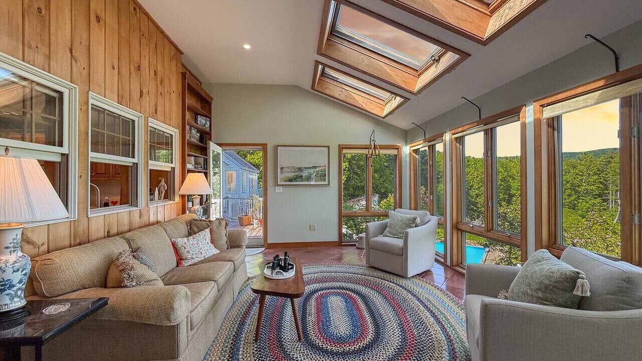 Photo of Livingroom in East Madison