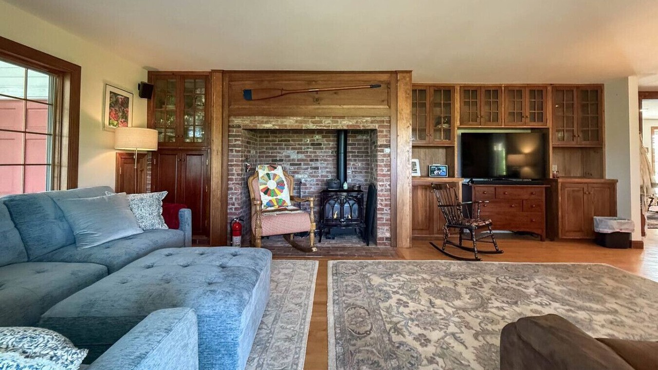 Photo of Livingroom in East Madison