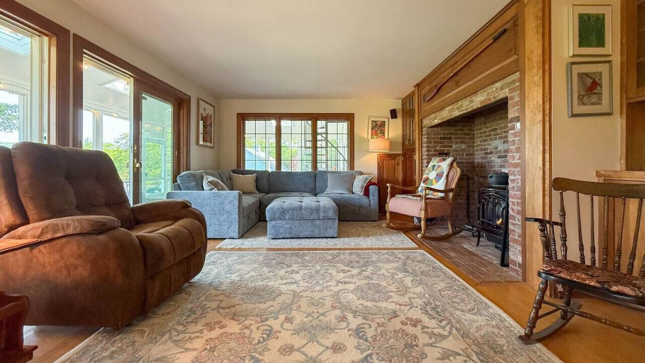 Photo of Livingroom in East Madison